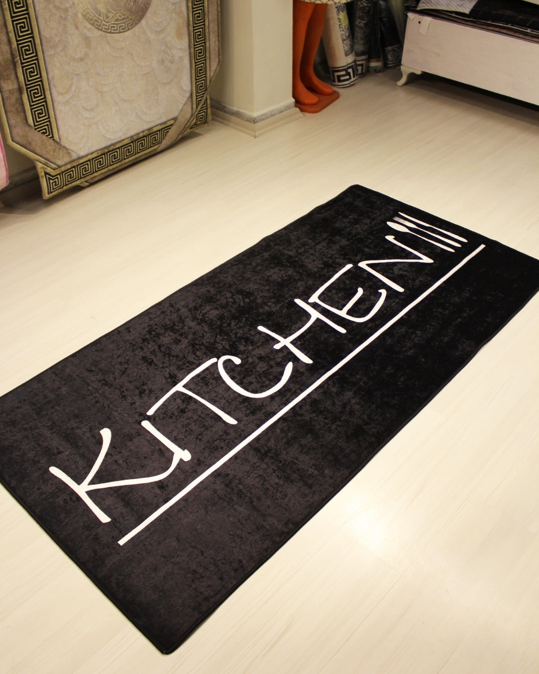 Siyah Zemin Kitchen Yazılı Mutfak ve Oda Halısı – Deri Taban, Yıkanabilir, Süngerli Yüzey4