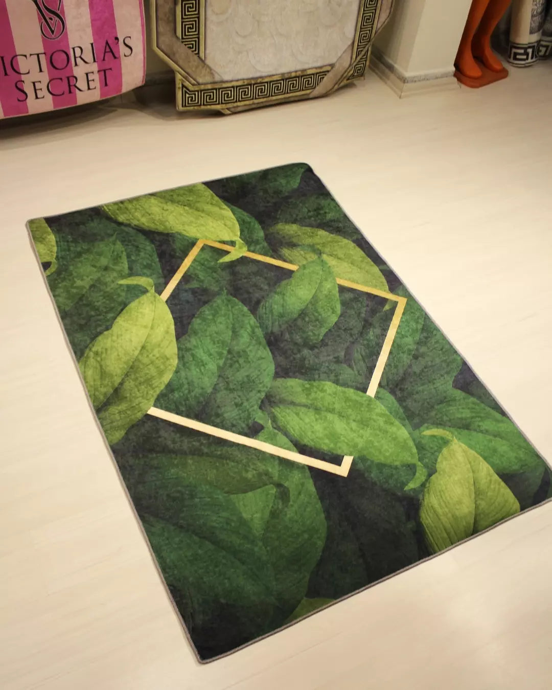 3D Yaprak Desenli Halı – Kaymaz Taban, Süngerli Yüzey, Makinede Yıkanabilir2