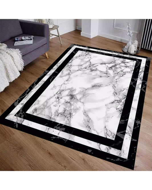 Mermer Zemin Siyah Çerçeveli Halı – Süngerli Yüzey, Kaymaz Taban, Makinede Yıkanabilir