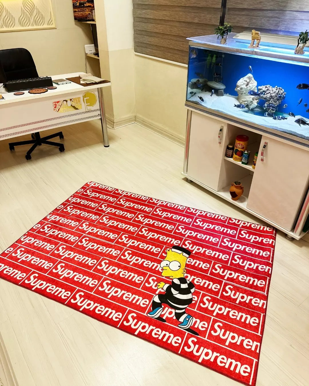 Kırmızı Zemin Simpsons Tasarım Deri Taban Dijital Baskı Supreme Marka Halı5