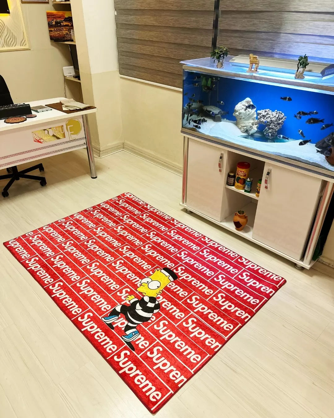 Kırmızı Zemin Simpsons Tasarım Deri Taban Dijital Baskı Supreme Marka Halı4