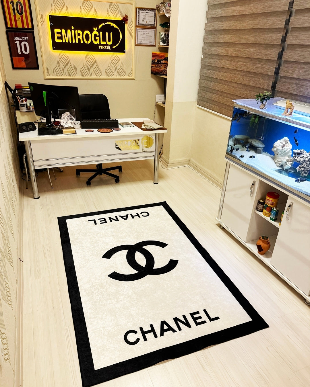 Krem Zemin Marka Logolu Deri Taban Dijital Baskı Chanel Halı 3