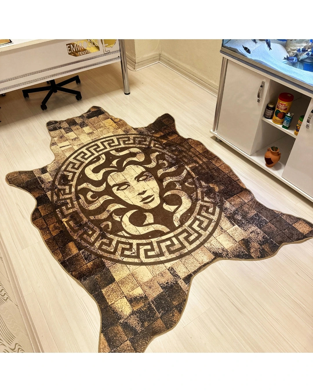 Medusa Motifli Gerçek Post Şeklinde Özel Kesim Dijital Baskı Deri Tabanlı Versace Halı1111