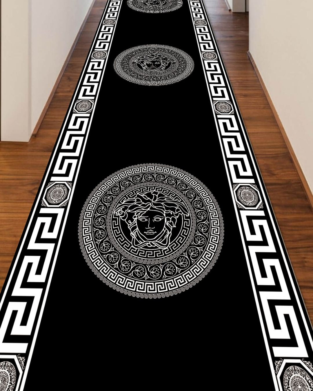 Medusa Motifli Siyah Deri Taban Dijital Baskı Versace Halı 4
