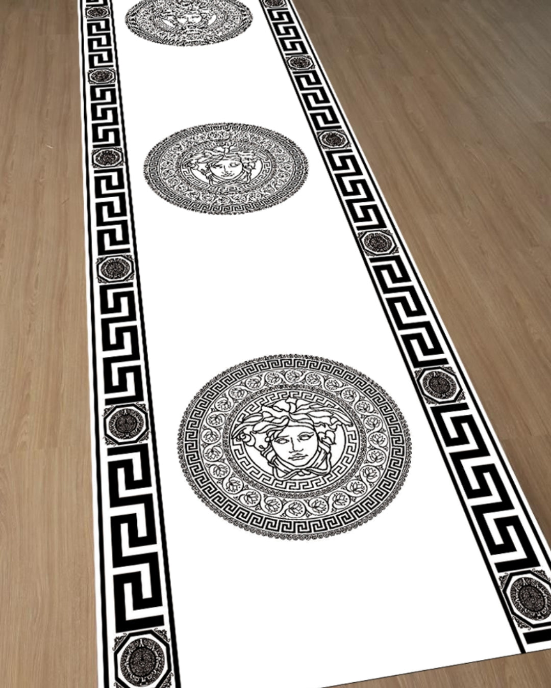 Medusa Motifli Siyah-Beyaz Deri Taban Dijital Baskı Versace Halı