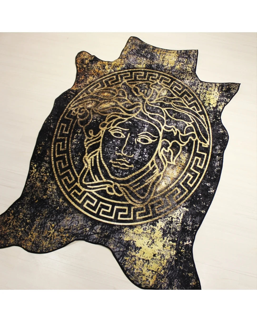 Gerçek Post Kesim Medusa Motifli Süngerli Yüzey Makinede Yıkanabilir Deri Tabanlı Versace Halı1