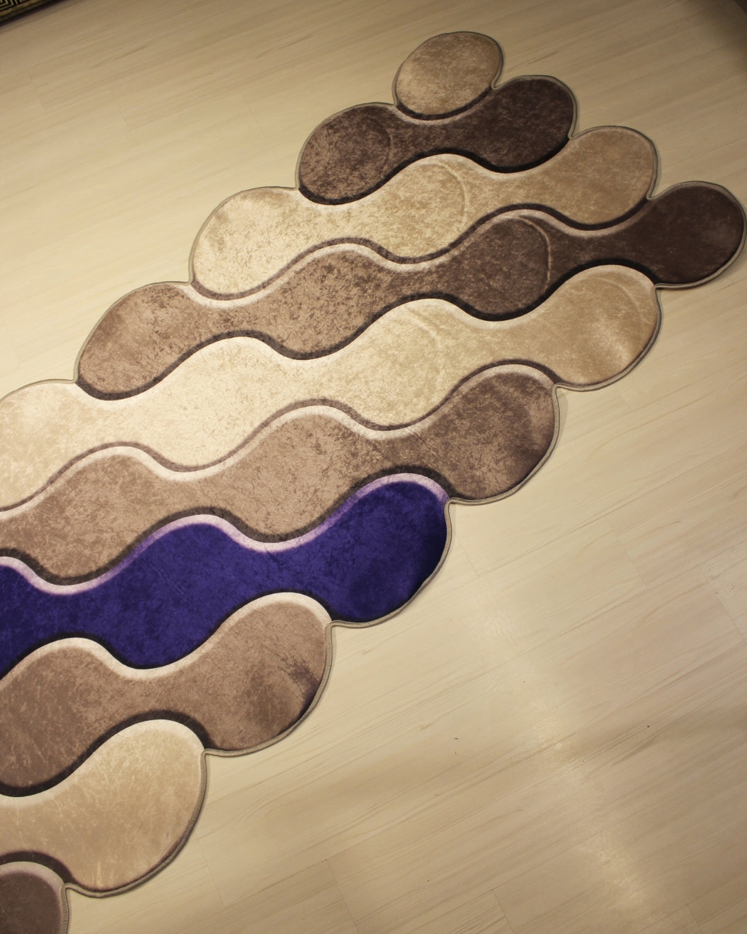 Dairesel Desenli Renkli Halı – Deri Taban, Süngerli Yüzey, Makinede Yıkanabilir3