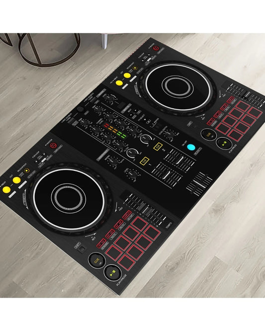 Gerçek DJ Turntable Setup Şeklinde Dijital Baskı Halı – Kaymaz Tabanlı, Yıkanabilir