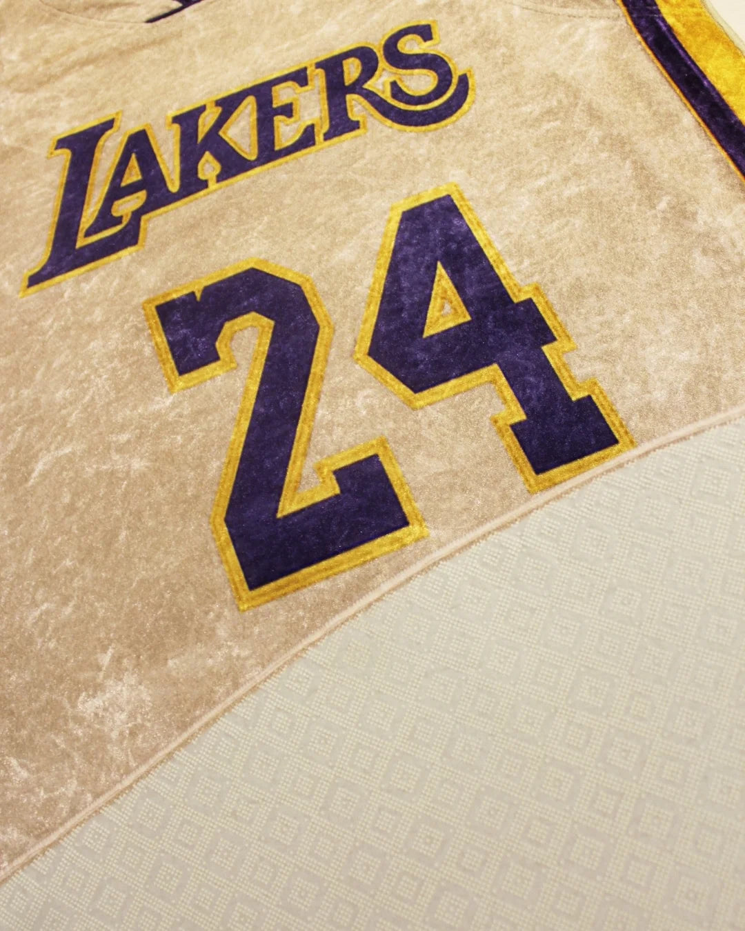 Kobe Bryant Lakers Forması Şeklinde Dijital Baskı Halı – Kaymaz Taban, Yıkanabilir4