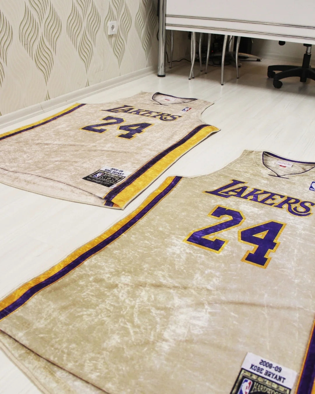 Kobe Bryant Lakers Forması Şeklinde Dijital Baskı Halı – Kaymaz Taban, Yıkanabilir3