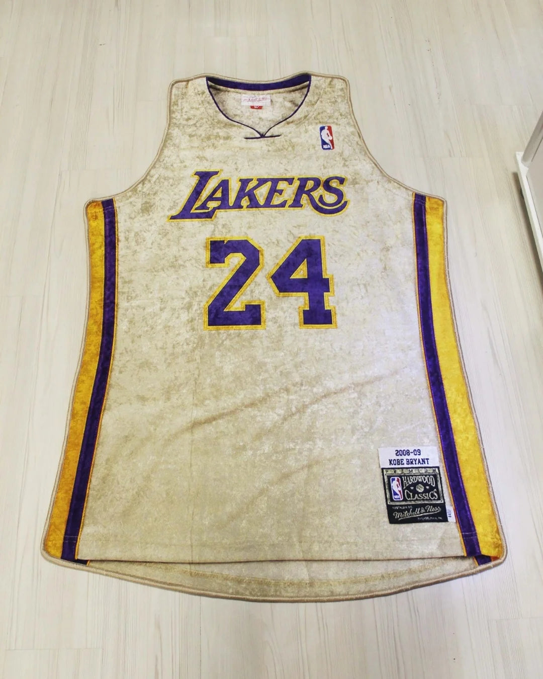 Kobe Bryant Lakers Forması Şeklinde Dijital Baskı Halı – Kaymaz Taban, Yıkanabilir1