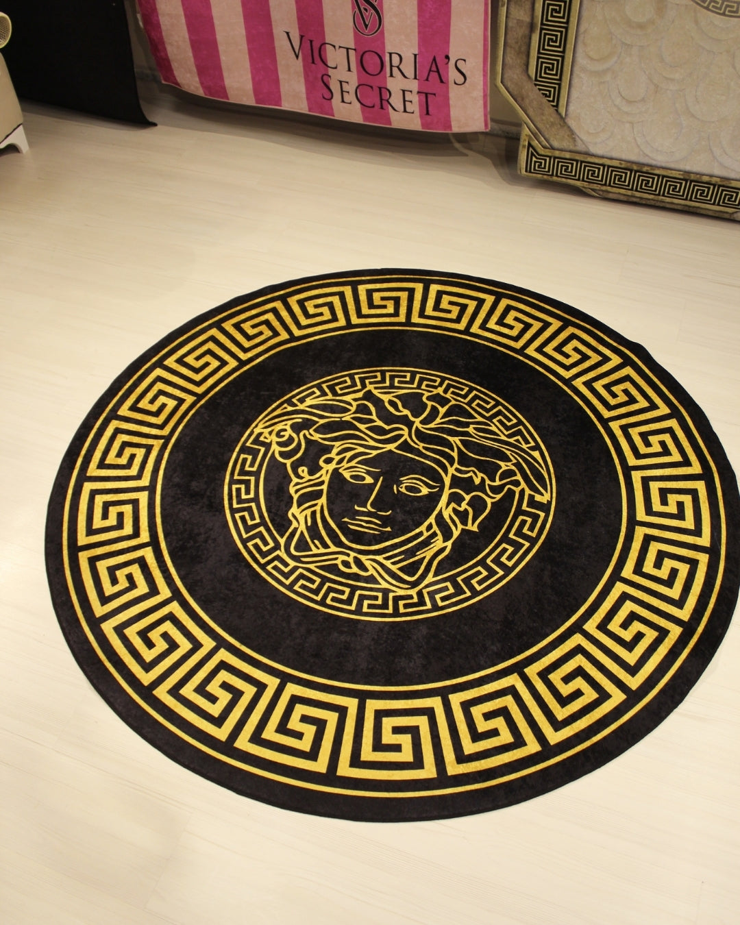 Medusa Motifli Siyah Zemin Gold Logolu Yuvarlak Versace Halı – Deri Taban, Yıkanabilir, Süngerli Yüzey5