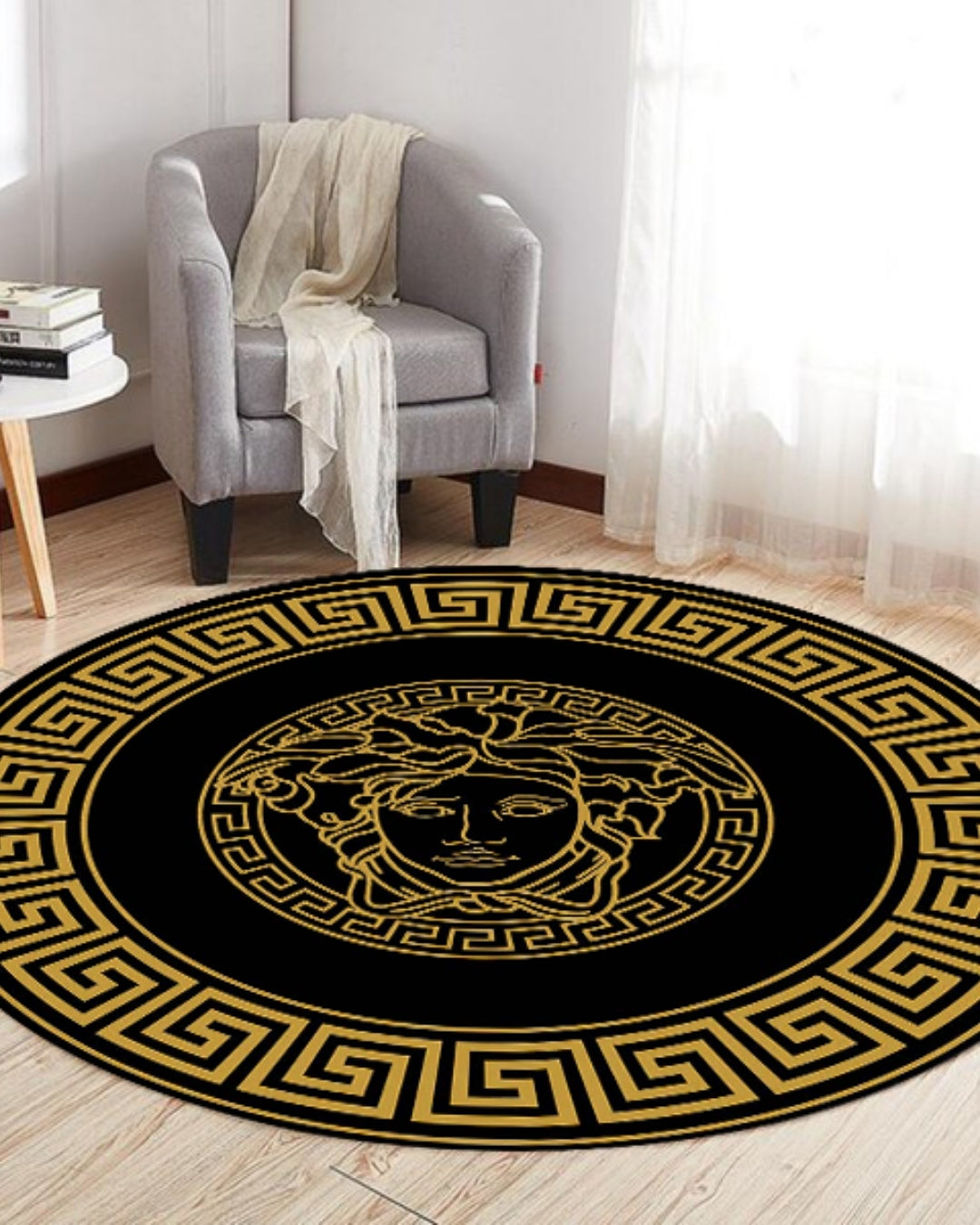 Medusa Motifli Siyah Zemin Gold Logolu Yuvarlak Versace Halı – Deri Taban, Yıkanabilir, Süngerli Yüzey3