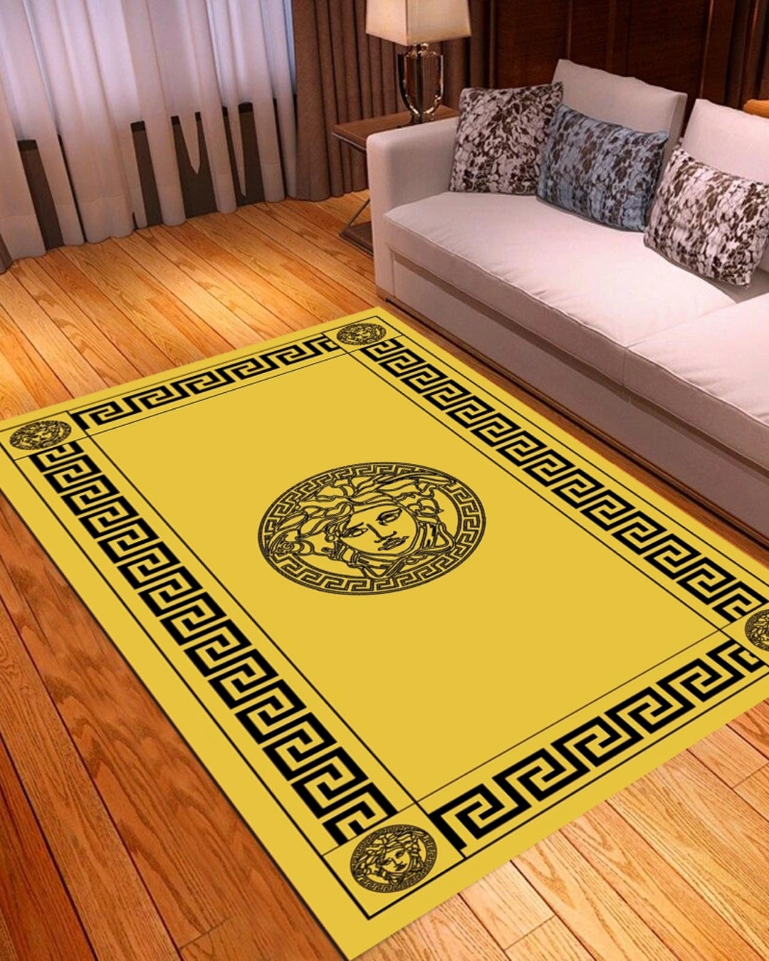 Gold Zemin Medusa Motifli Versace Halı – Deri Taban, Süngerli Yüzey, Makinede Yıkanabilir2