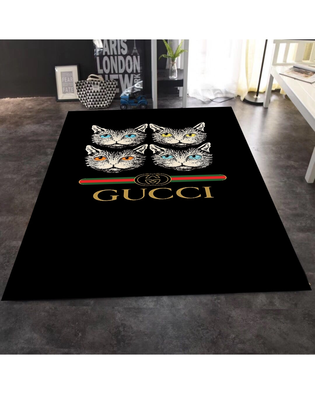Siyah Zemin Kedili Motif Deri Taban Dijital Baskı Gucci Marka Halı3