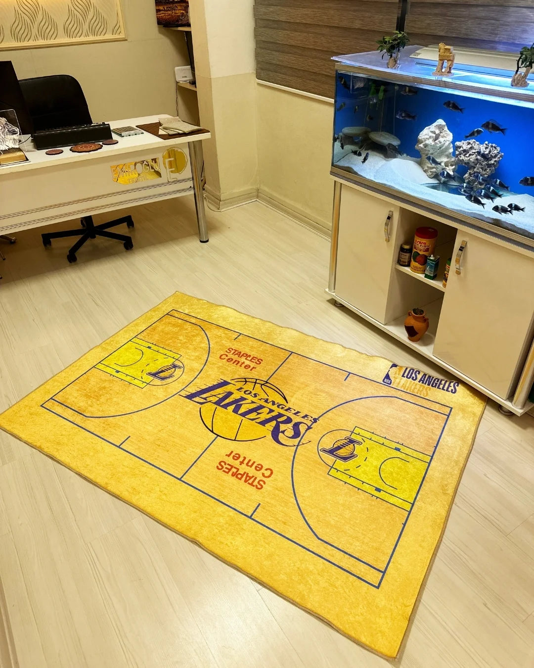 Los Angeles Lakers Sahası Şeklinde Dijital Baskı Halı – Kaymaz Taban, Yıkanabilir4
