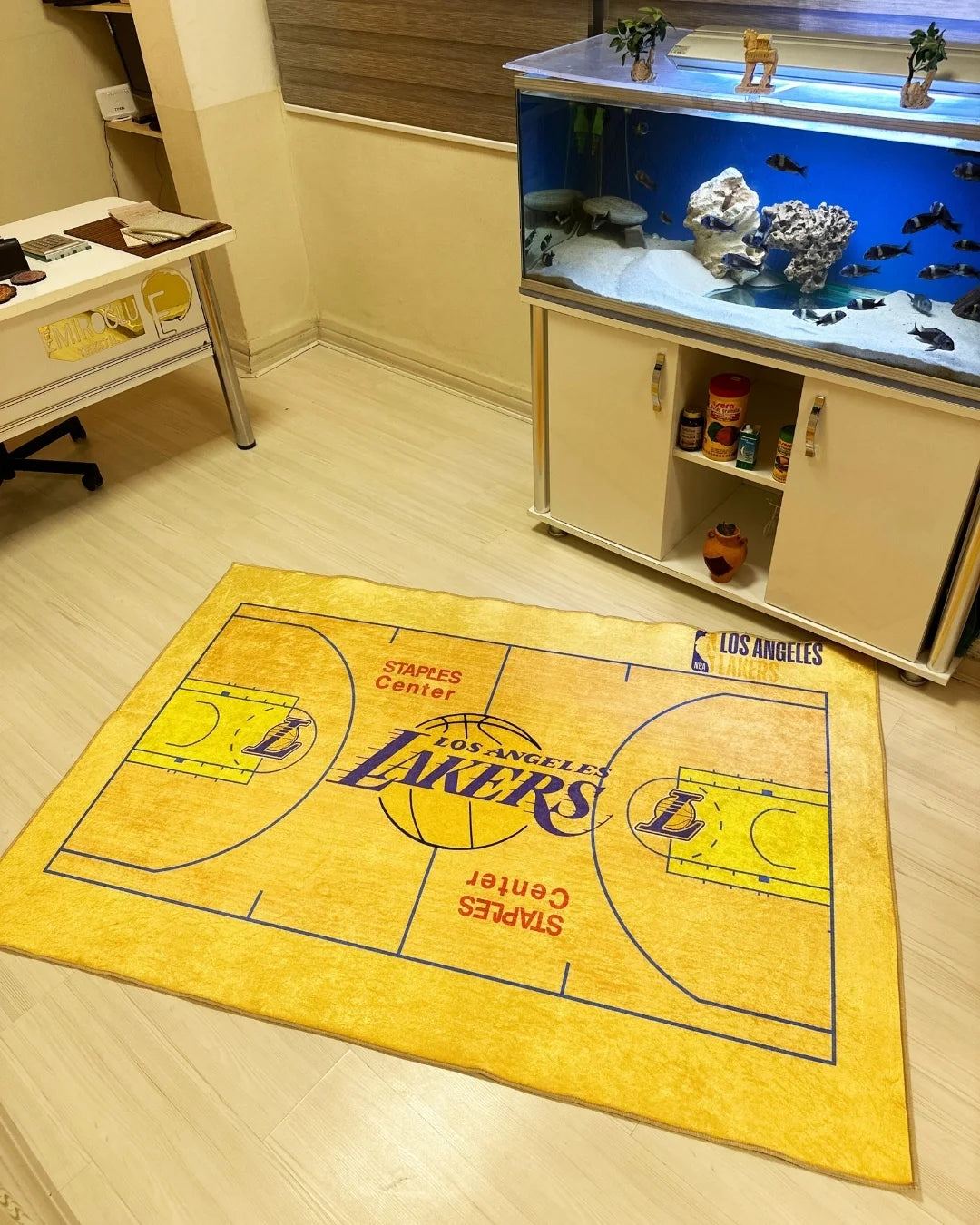 Los Angeles Lakers Sahası Şeklinde Dijital Baskı Halı – Kaymaz Taban, Yıkanabilir5