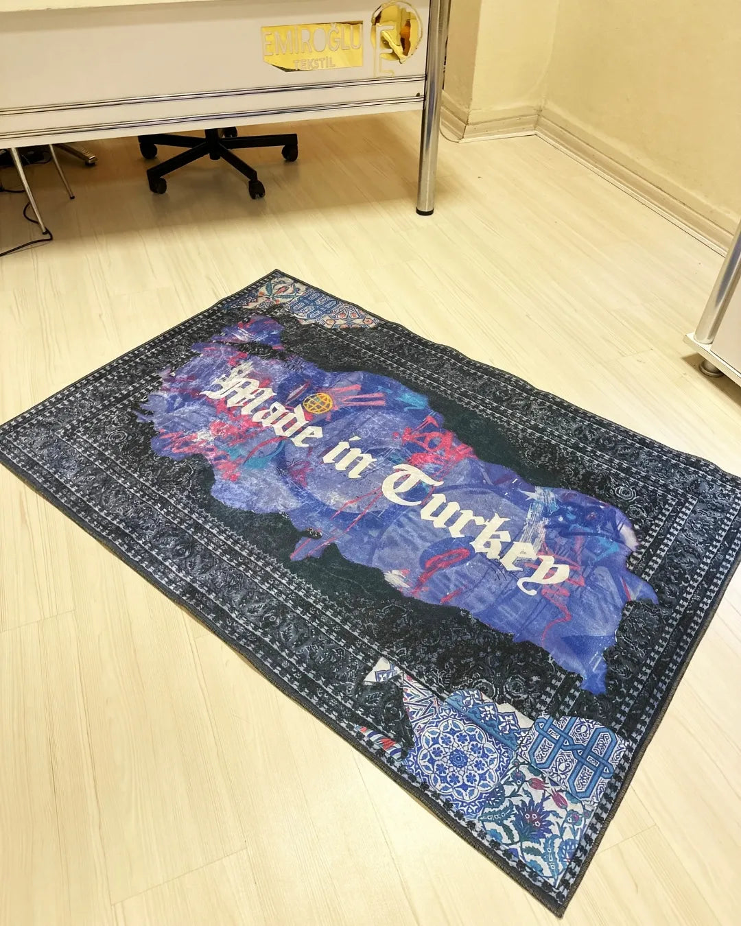 Made in Turkey Baskılı Halı – Özel Tasarım, Deri Taban, Süngerli Yüzey, Makinede Yıkanabilir5