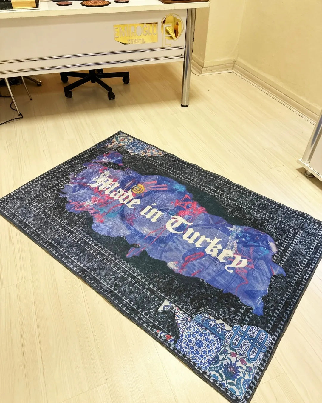 Made in Turkey Baskılı Halı – Özel Tasarım, Deri Taban, Süngerli Yüzey, Makinede Yıkanabilir6