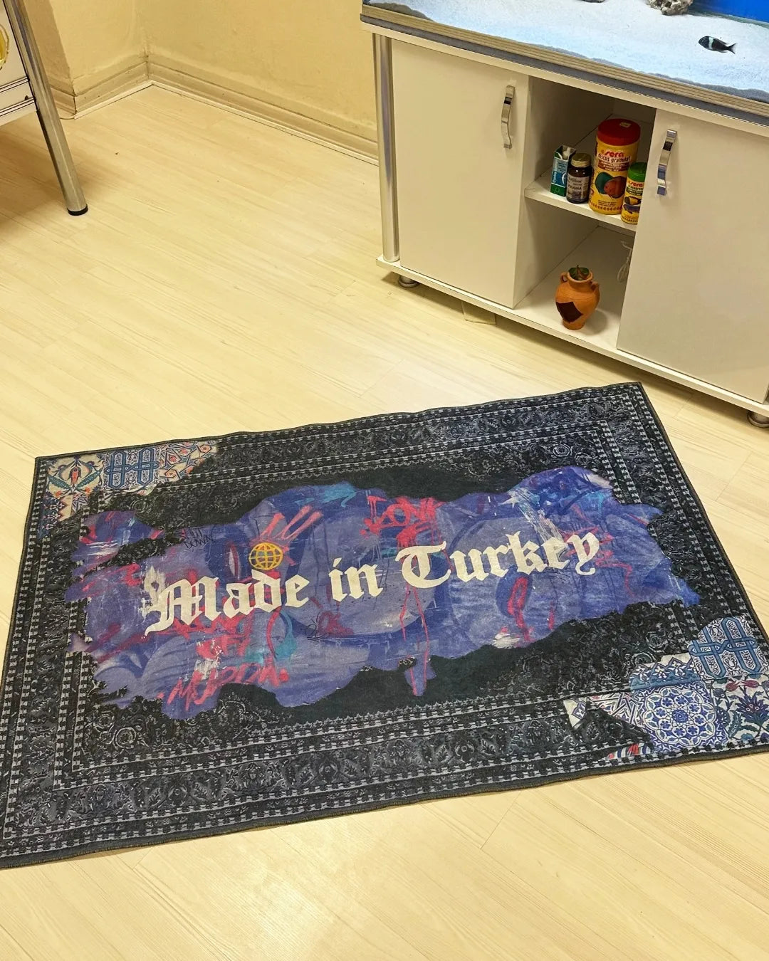 Made in Turkey Baskılı Halı – Özel Tasarım, Deri Taban, Süngerli Yüzey, Makinede Yıkanabilir3