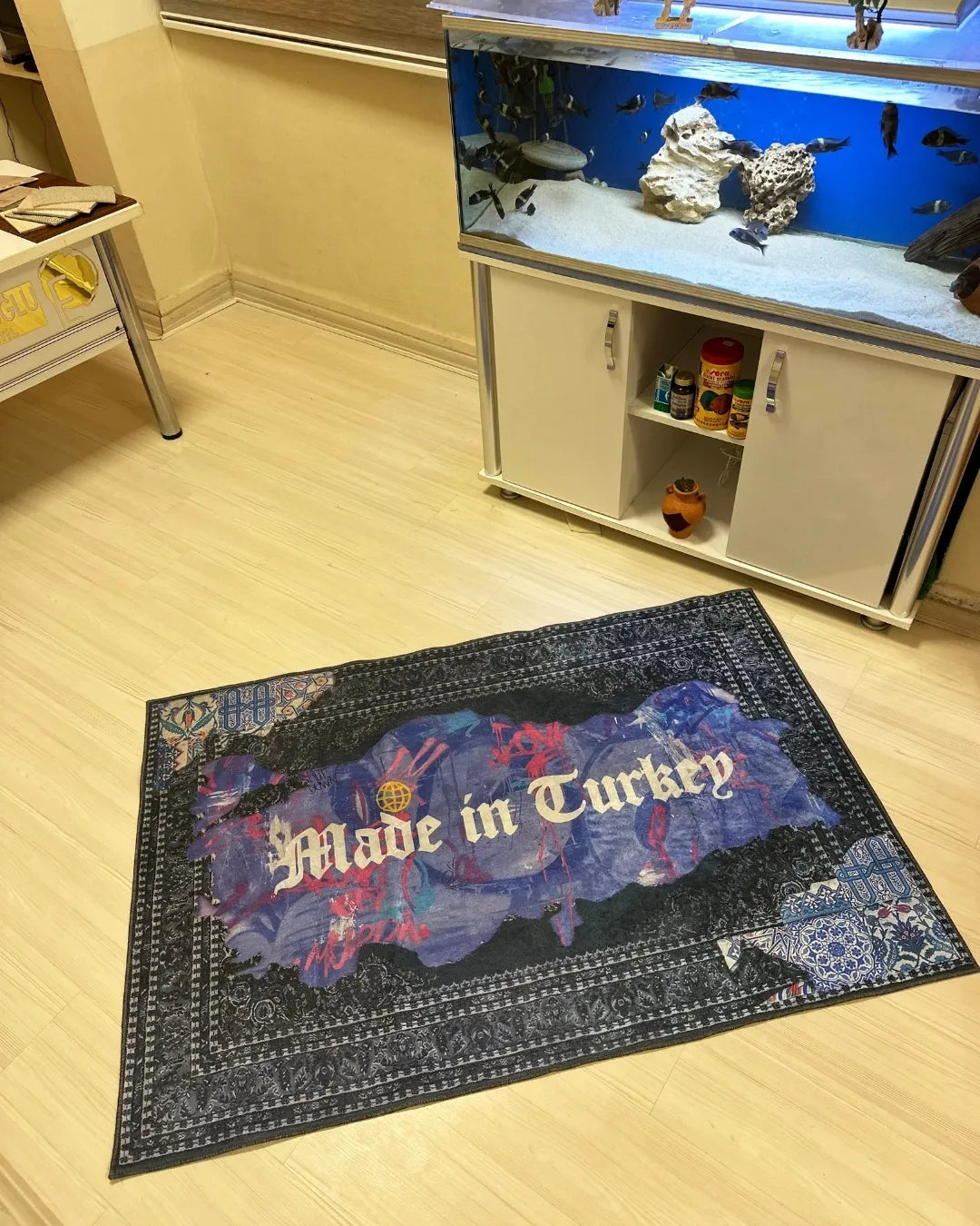 Made in Turkey Baskılı Halı – Özel Tasarım, Deri Taban, Süngerli Yüzey, Makinede Yıkanabilir4