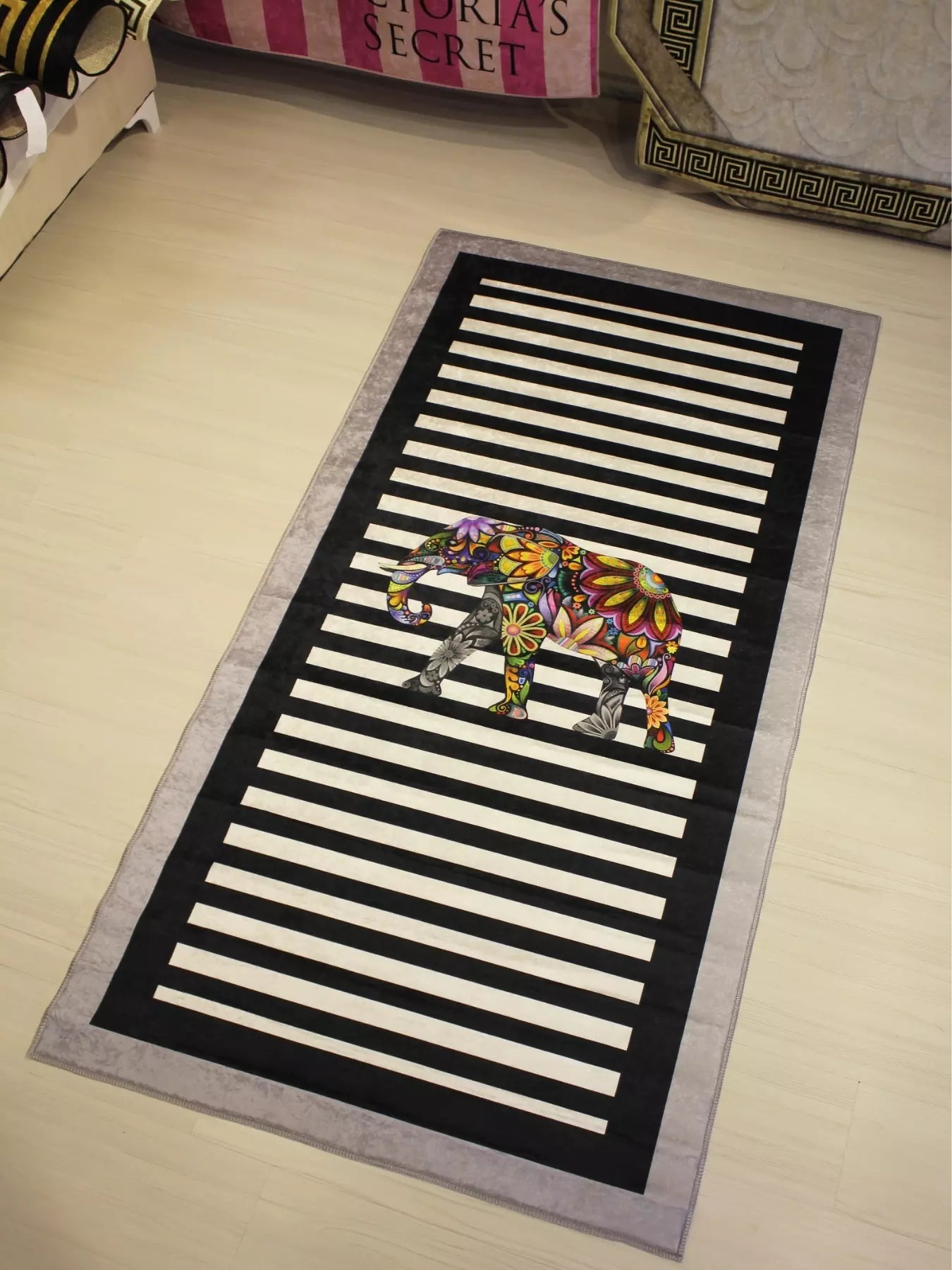 Mandala Fil Motifli Halı – Deri Tabanlı, Yıkanabilir, Özel Süngerli Yüzey3