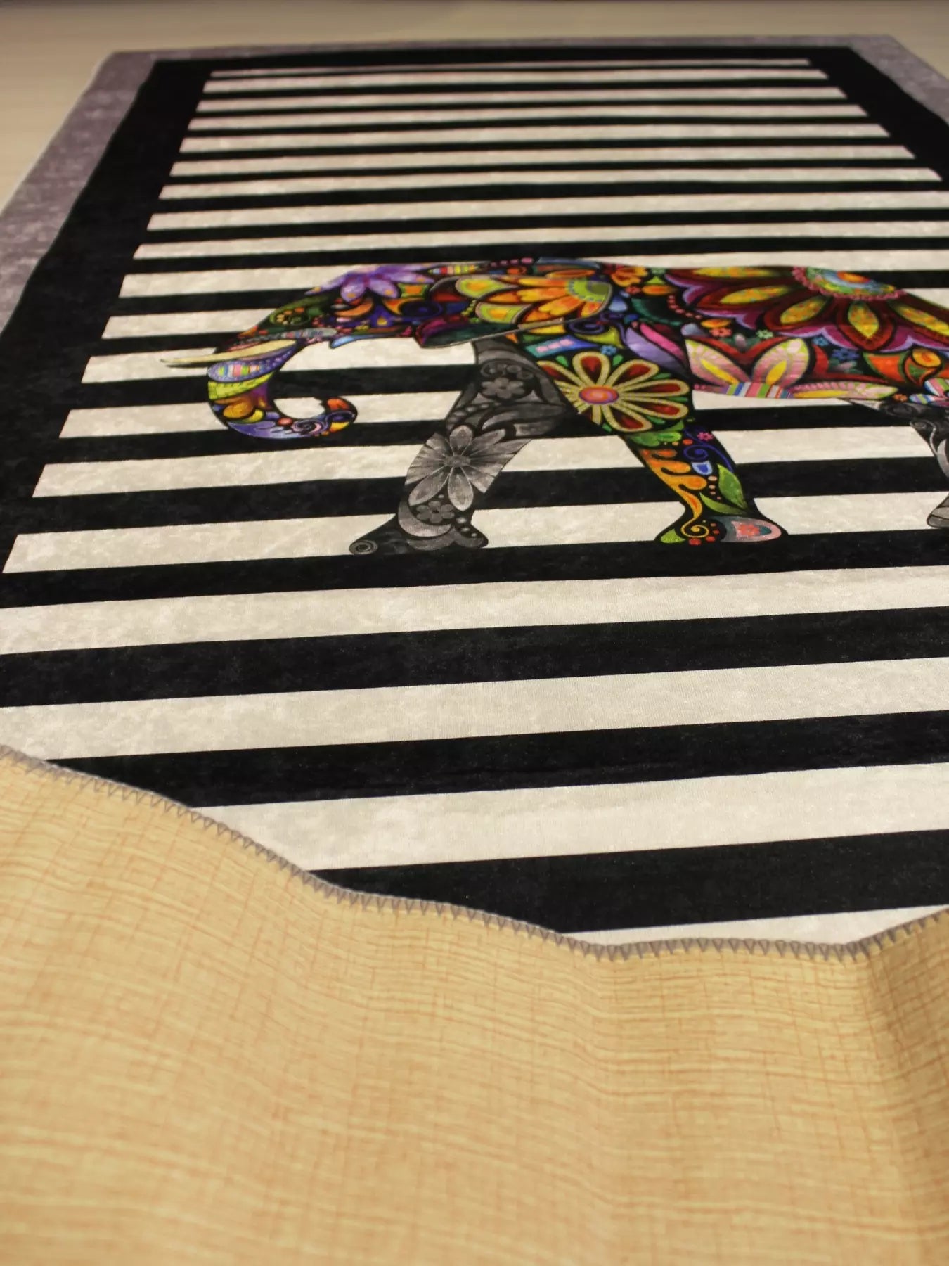 Mandala Fil Motifli Halı – Deri Tabanlı, Yıkanabilir, Özel Süngerli Yüzey2