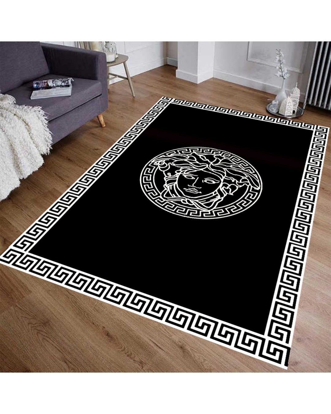 Medusa Motifli Beyaz Zemin Köşe Logolu Versace Halı – Deri Taban, Süngerli Yüzey, Yıkanabilir