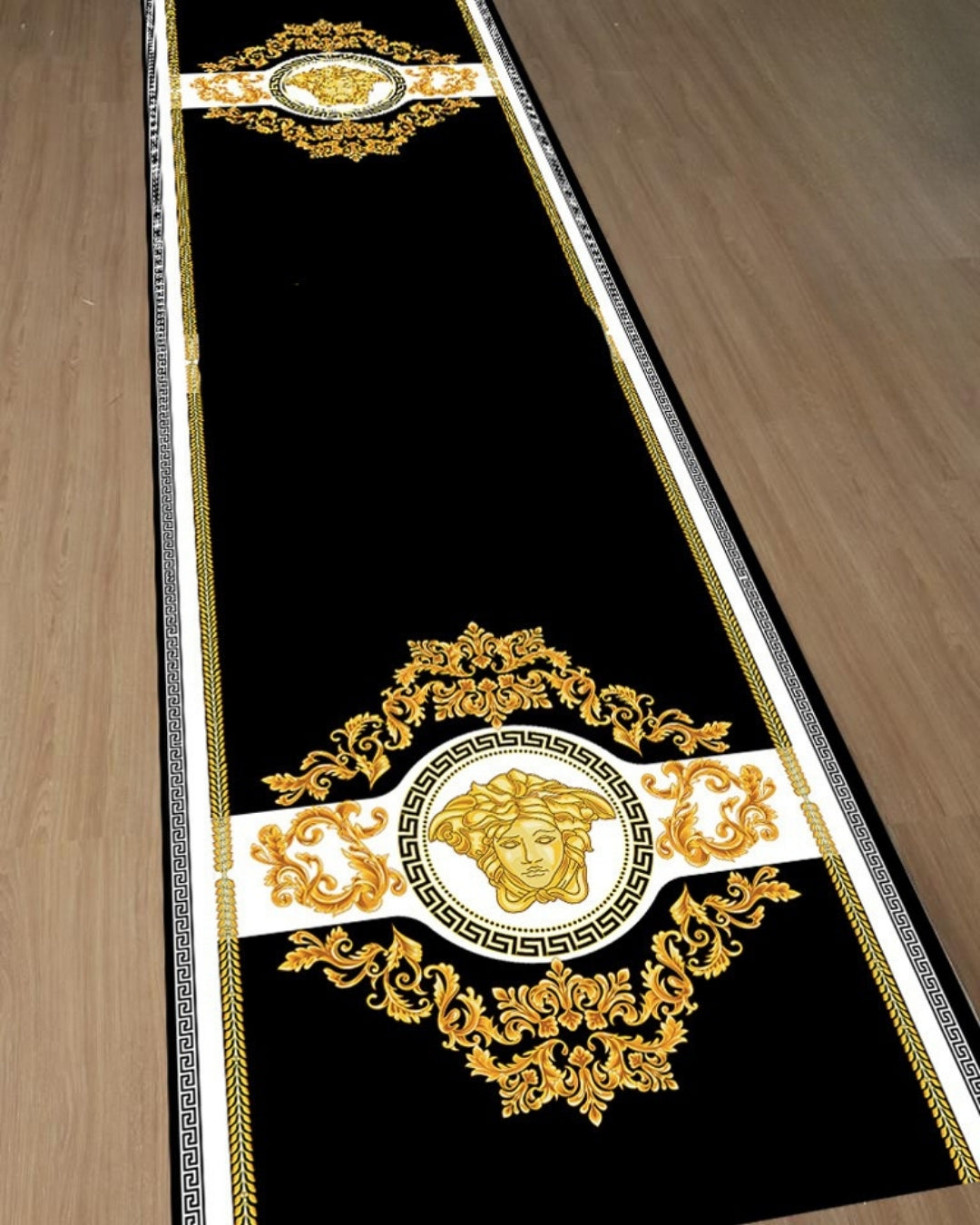 Medusa Motifli Gold Varaklı Aralıklı Logo Siyah Deri Taban Dijital Baskı Versace Halı