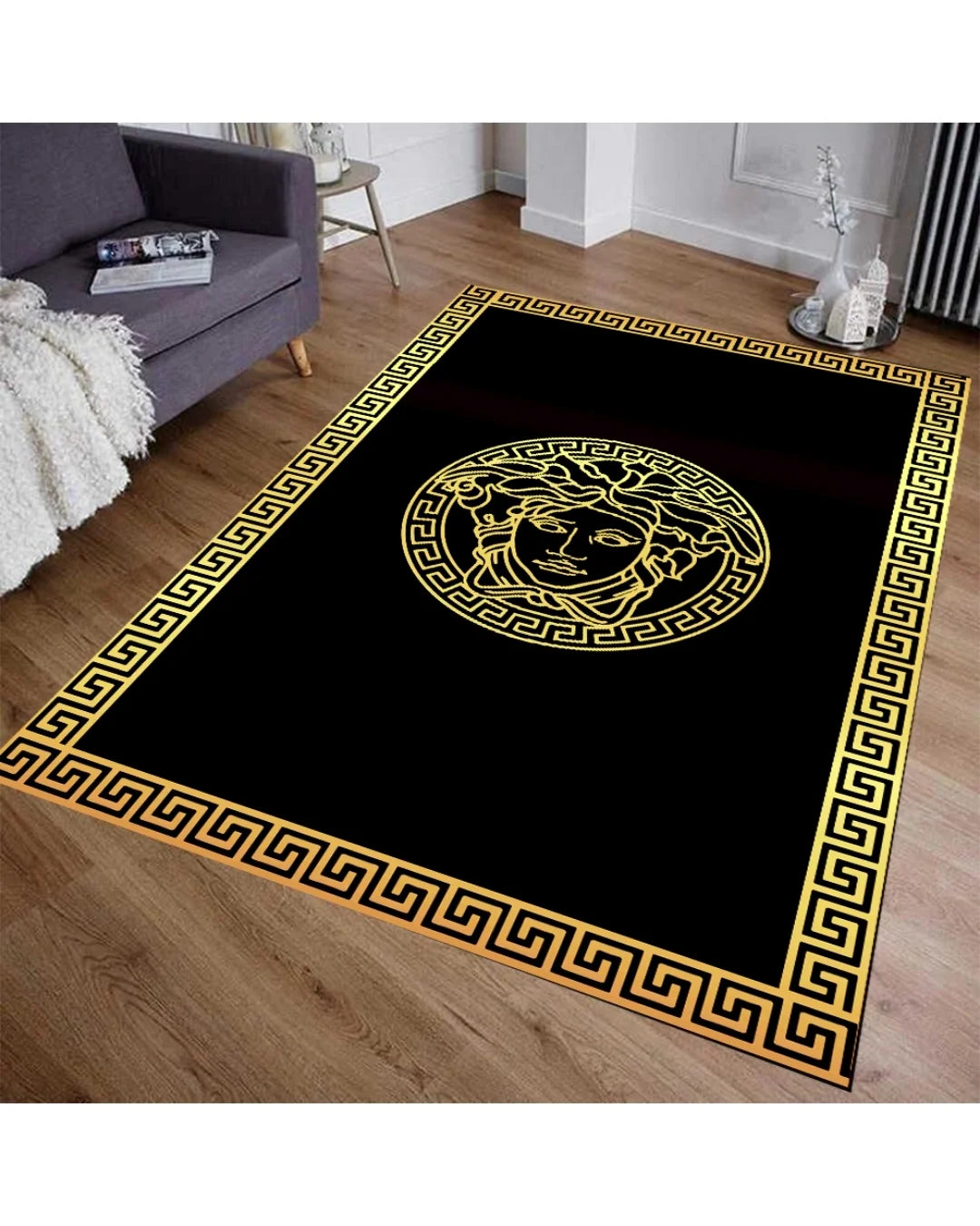 Medusa Motifli Gold Versace Halı – Deri Taban, Süngerli Yüzey, Makinede Yıkanabilir