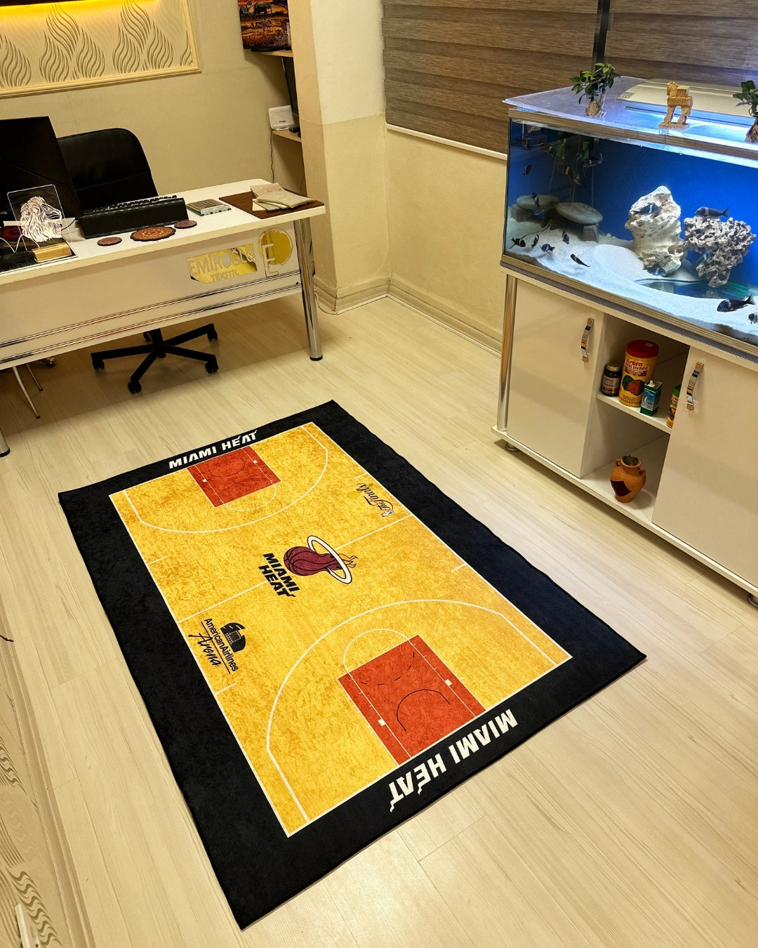 Miami Heat NBA Sahası Şeklinde Dijital Baskı Halı – Kaymaz Taban, Yıkanabilir4