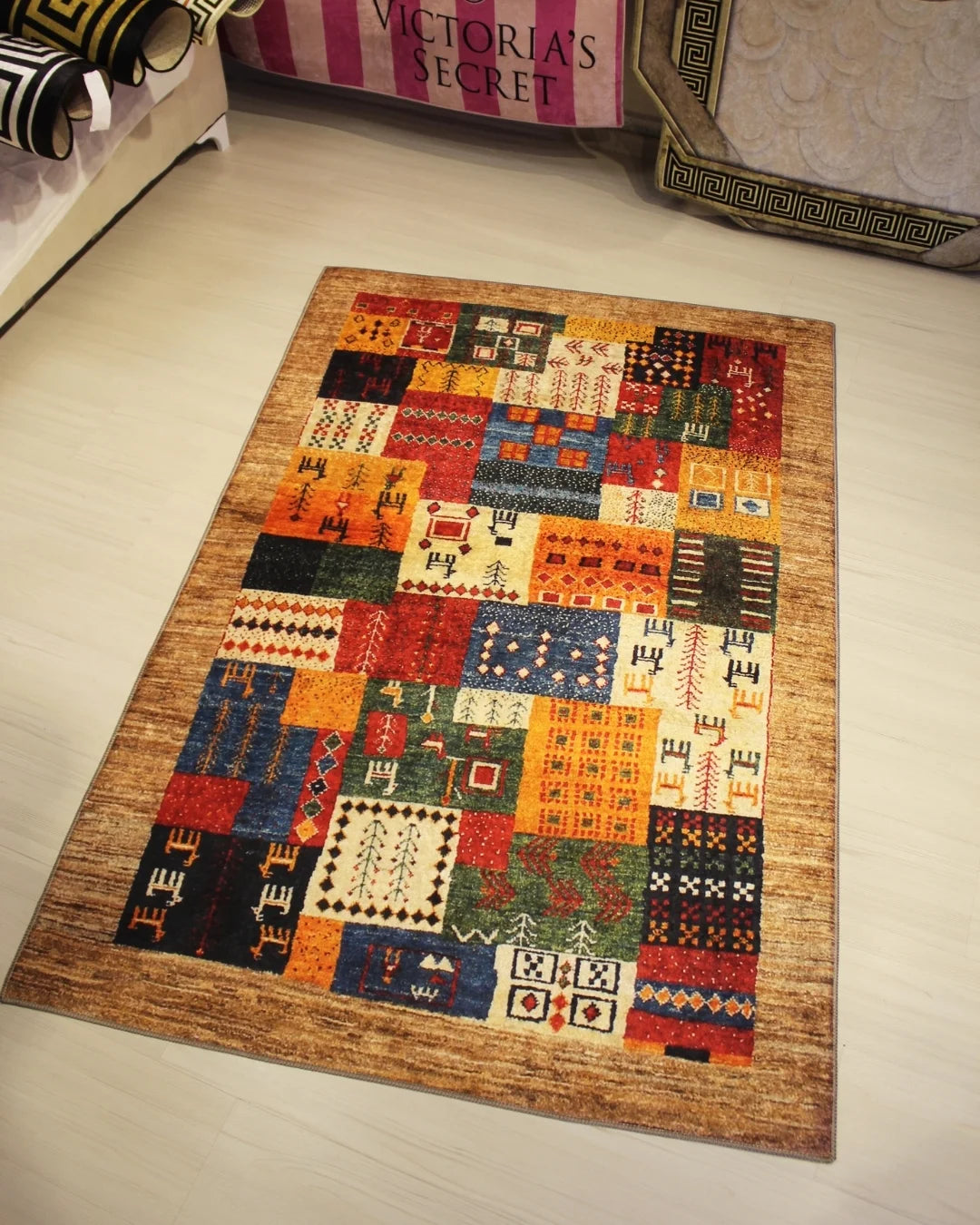 Mısır Motifli Dijital Baskı Halı – Deri Tabanlı, Yıkanabilir, Özel Süngerli Yüzey2