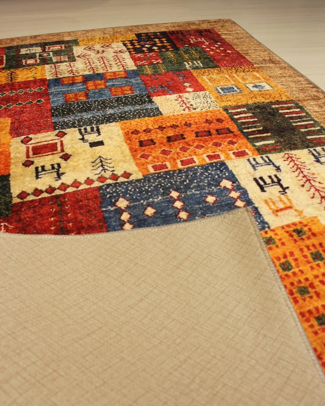 Mısır Motifli Dijital Baskı Halı – Deri Tabanlı, Yıkanabilir, Özel Süngerli Yüzey3