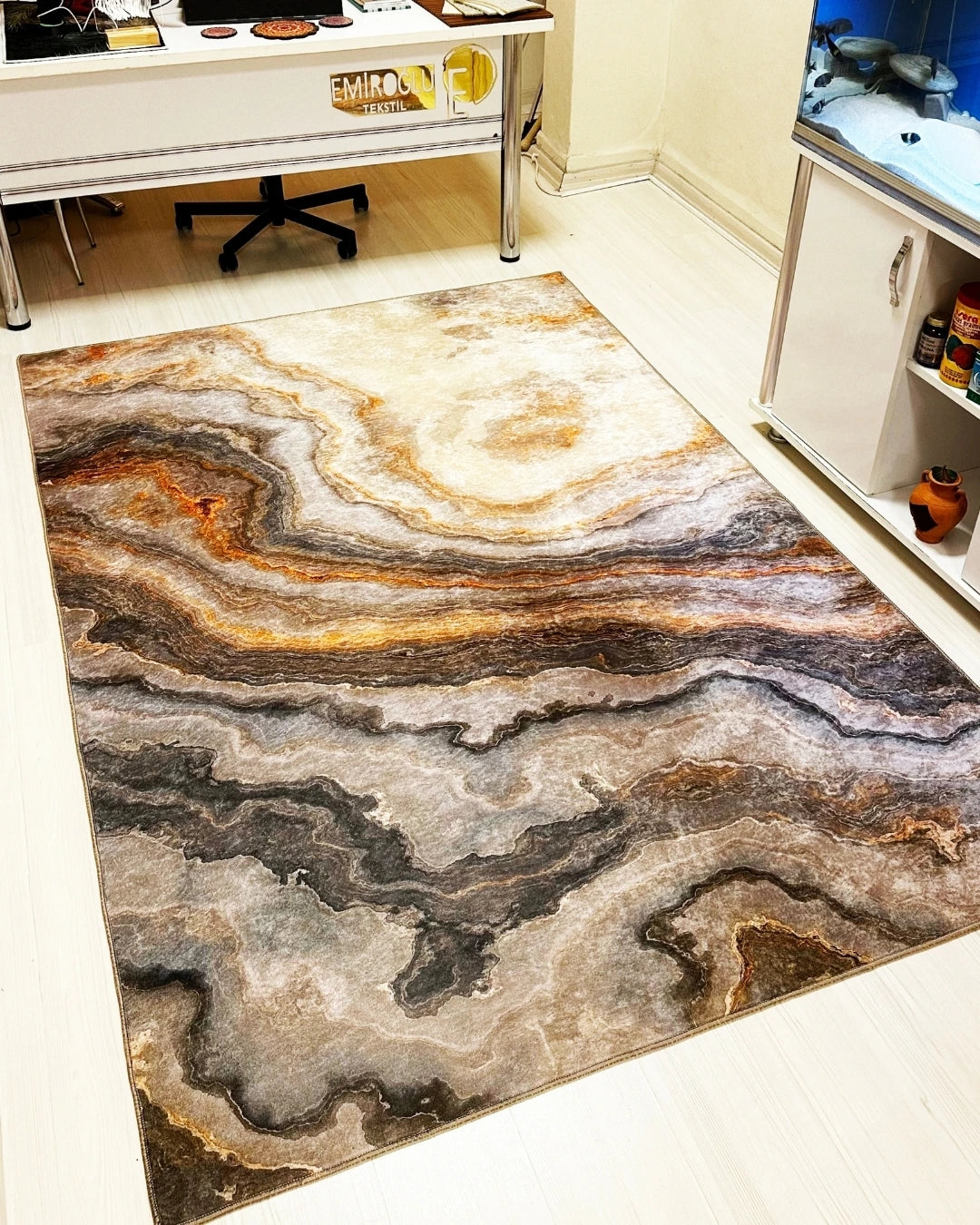 Picasso Motifli Özel Tasarım Halı – Kaymaz Taban, Süngerli Yüzey, Makinede Yıkanabilir