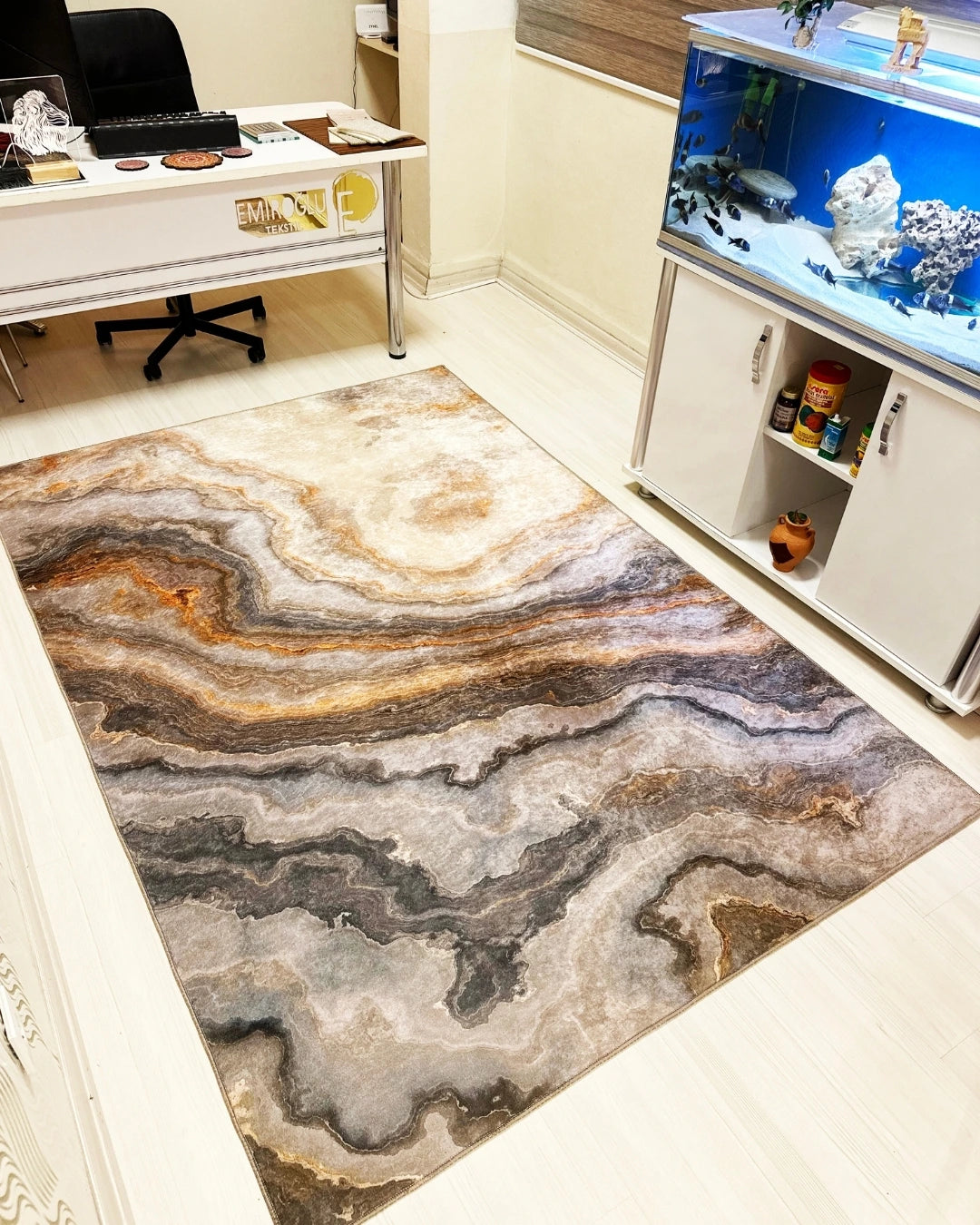 Picasso Motifli Özel Tasarım Halı – Kaymaz Taban, Süngerli Yüzey, Makinede Yıkanabilir