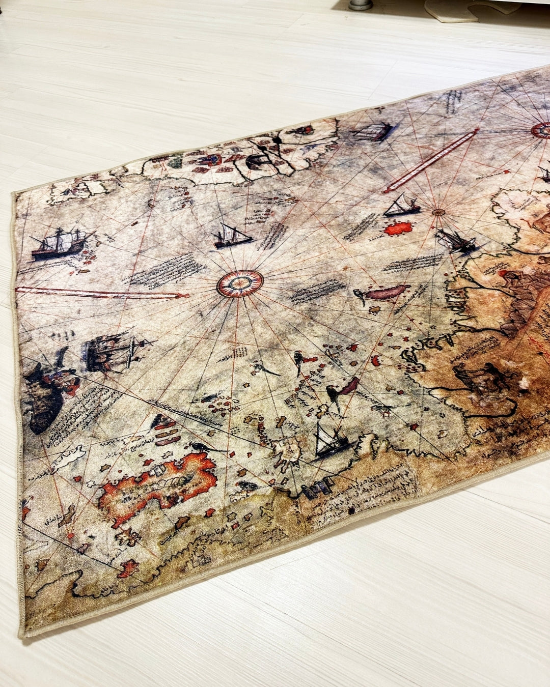 Gerçek Piri Reis Haritası Şeklinde Halı – Yıkanabilir, Süngerli Yüzey, Dijital Baskı1