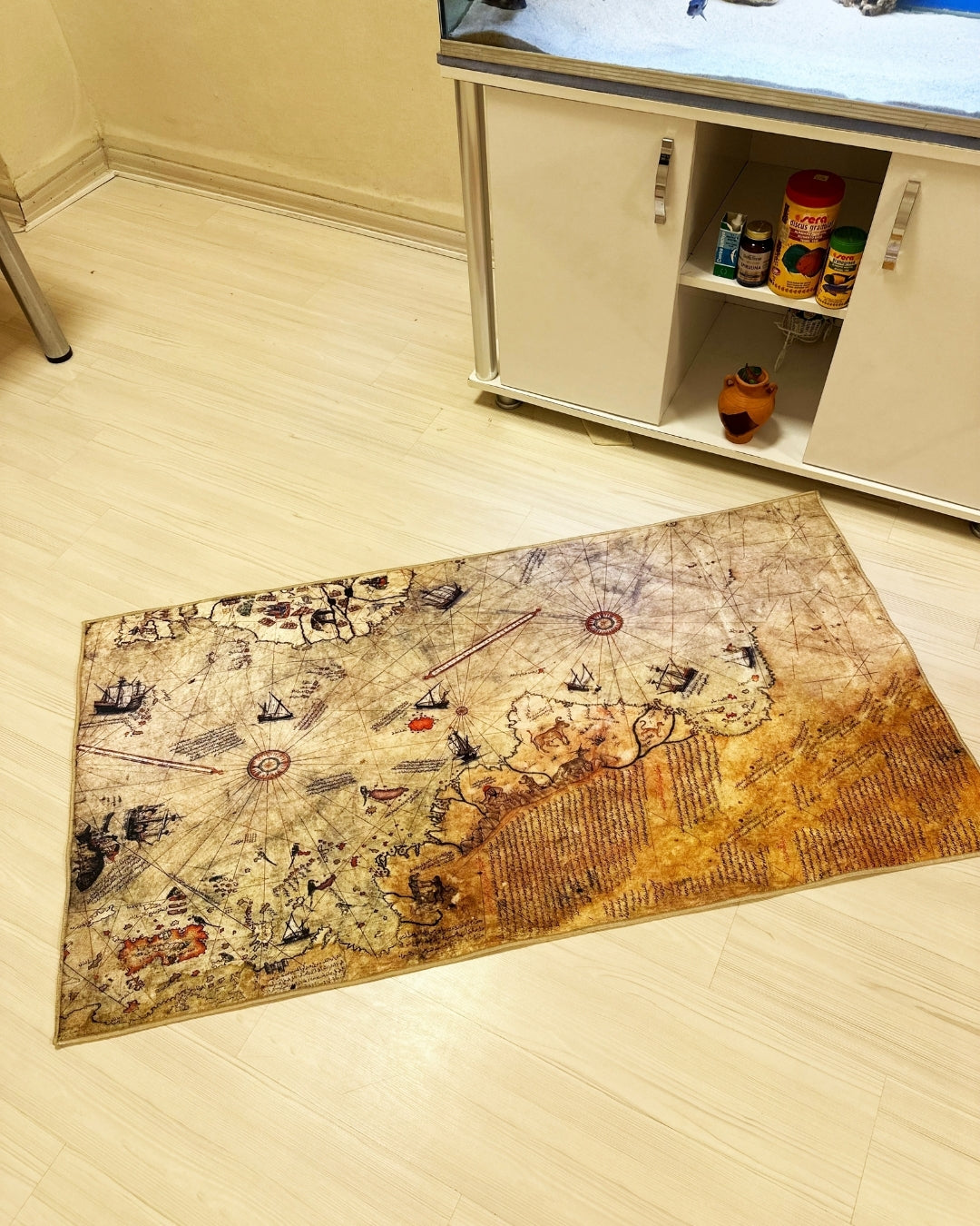Gerçek Piri Reis Haritası Şeklinde Halı – Yıkanabilir, Süngerli Yüzey, Dijital Baskı4