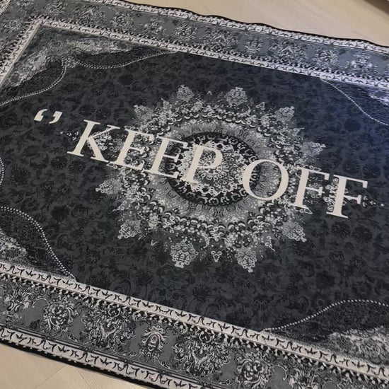 "Keep Off" Yazılı Otantik Motifli Halı – Deri Taban, Süngerli Yüzey, Makinede Yıkanabilir