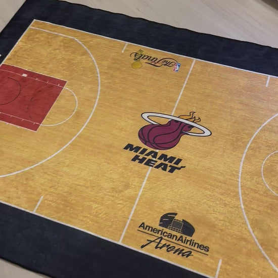Miami Heat NBA Sahası Şeklinde Dijital Baskı Halı – Kaymaz Taban, Yıkanabilir