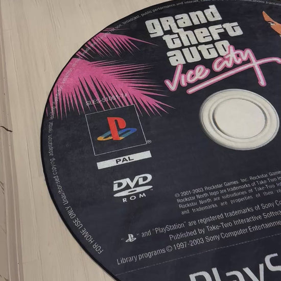 GTA Vice City CD Şeklinde Dijital Baskı Halı – Kaymaz Taban, Yıkanabilir, Gamer Tasarımı