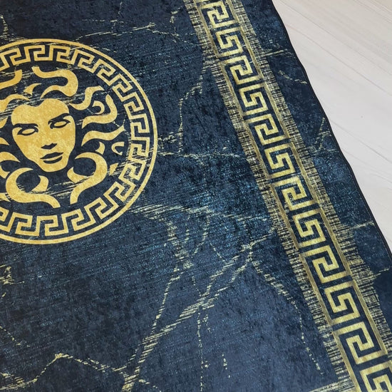 Medusa Motifli Gold Özel Tasarım Versace Halı – Deri Taban, Süngerli Yüzey, Yıkanabilir