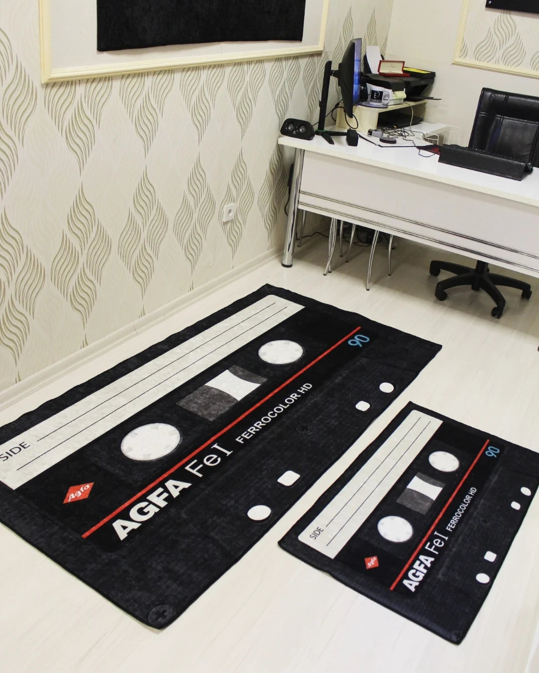 Gerçek Teyp Kaseti Şeklinde Dijital Baskı Halı – Kaymaz Taban, Yıkanabilir, Retro Tasarım1