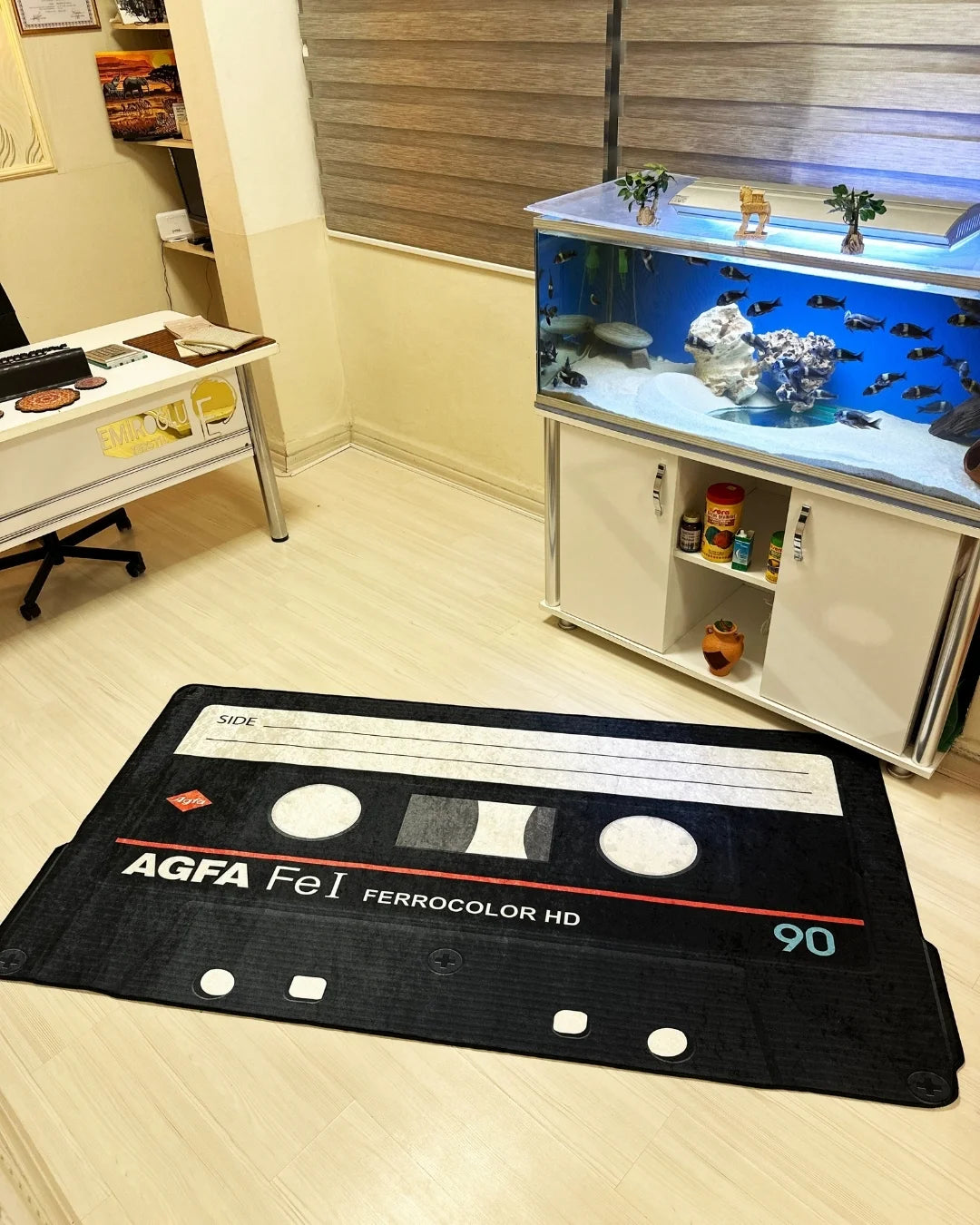 Gerçek Teyp Kaseti Şeklinde Dijital Baskı Halı – Kaymaz Taban, Yıkanabilir, Retro Tasarım2