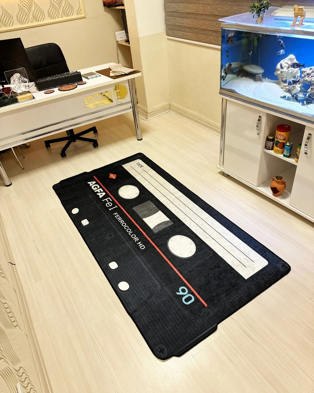 Gerçek Teyp Kaseti Şeklinde Dijital Baskı Halı – Kaymaz Taban, Yıkanabilir, Retro Tasarım3