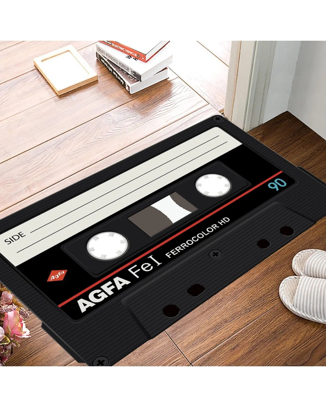 Gerçek Teyp Kaseti Şeklinde Dijital Baskı Halı – Kaymaz Taban, Yıkanabilir, Retro Tasarım