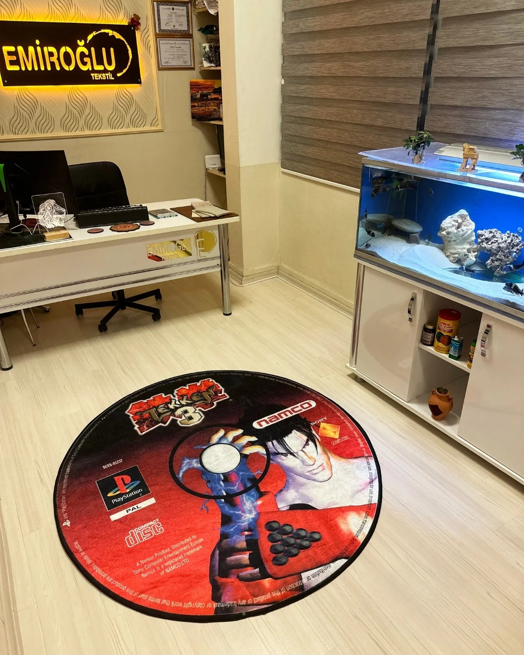 Tekken Oyun CD’si Şeklinde Dijital Baskı Halı – Kaymaz Taban, Yıkanabilir, Gamer Tasarımı4