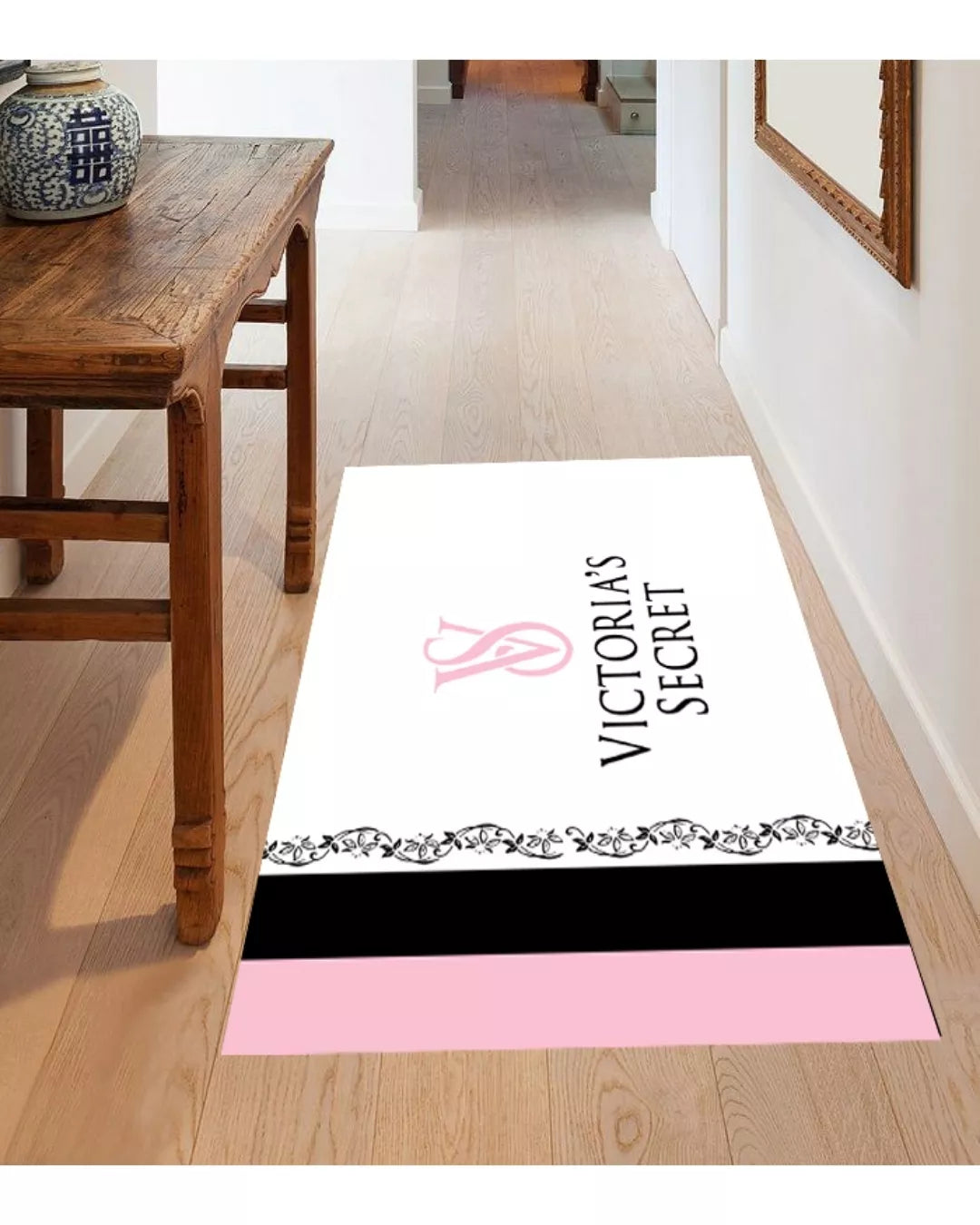 Krem Zemin Pembe Logolu Deri Taban Dijital Baskı Victoria’s Secret Halı / Paspas1