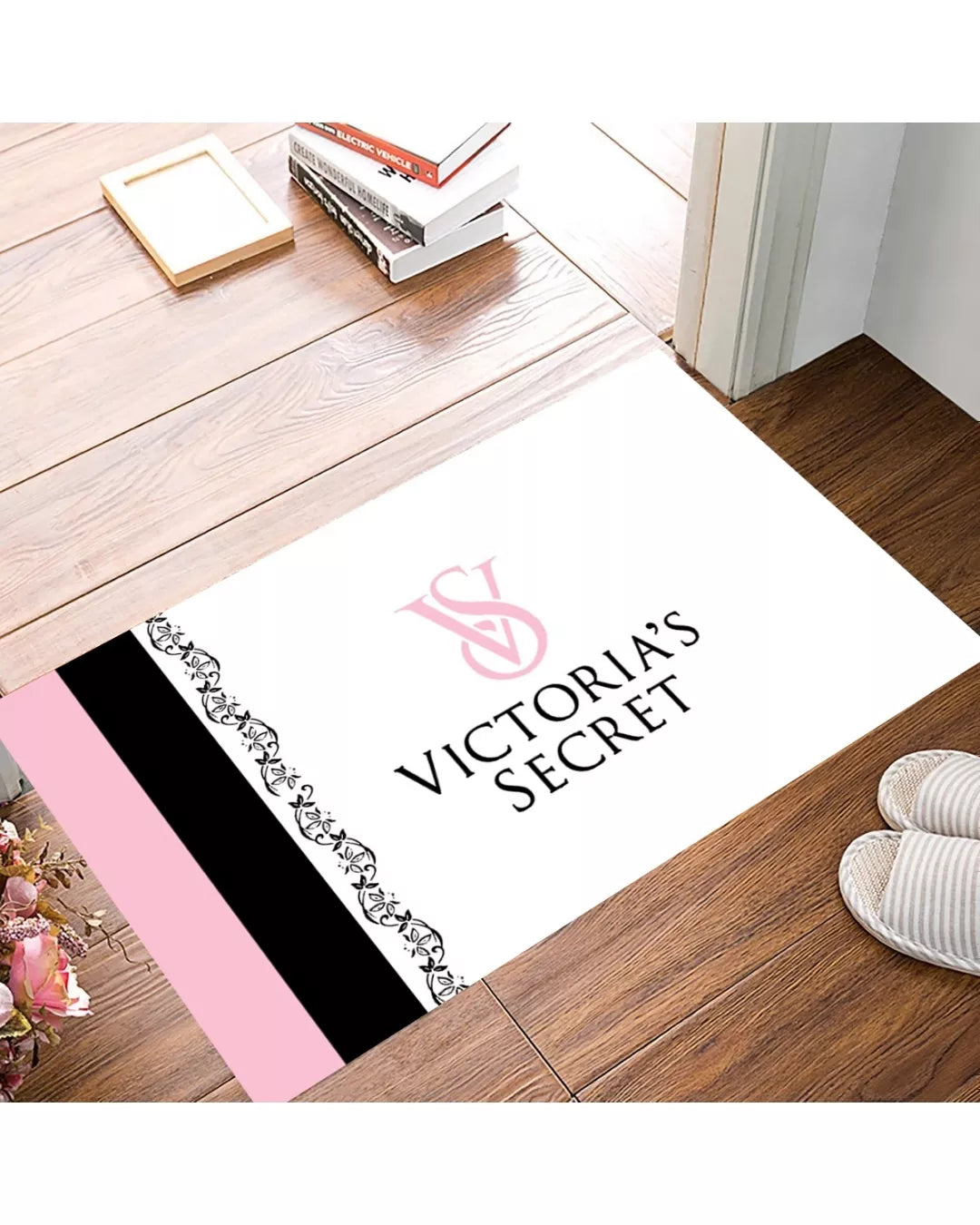 Krem Zemin Pembe Logolu Deri Taban Dijital Baskı Victoria’s Secret Halı / Paspas